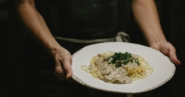 Pasta mit Kaffee-Pilz-Soße